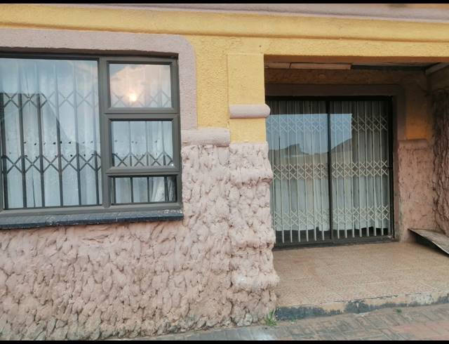 2 BEDROOM HOUSE FOR SALE IN SEBOKENG ZONE 19